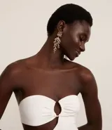 Maxi aros colgantes dorados con forma de coral, con cierre de tornillo.