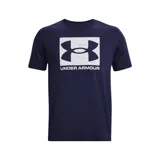Remera color arena de Under Armour, con logo de la marca estampado en el pecho con patrón de camuflaje.