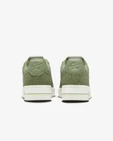 Championes Nike Air Force 1 ´07 PRM de mujer, color verde con estampado Safari y detalles en relieve.