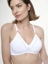 Soutien blanco de microfibra, sin aro ni relleno, con breteles regulables y detalle de costuras en el contorno de las copas.