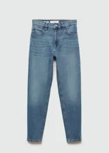 Jeans de corte mom, en azul claro, con ajuste en la cintura y pierna recta.