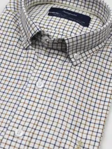 Camisa de hombre a cuadros azules y blancos, de algodón, con cuello abotonado y logo bordado en el pecho.