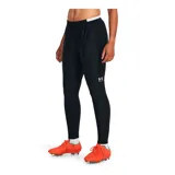 Pantalón deportivo Under Armour Challenger Pro para mujer, color rojo con paneles laterales en negro y logo blanco.