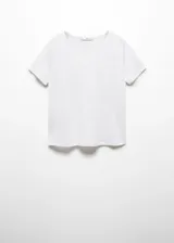 Remera celeste de lino con cuello en V y mangas cortas.