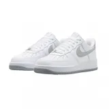 Zapatillas urbanas Nike Air Force 1 Low 07, color blanco con detalles en gris.