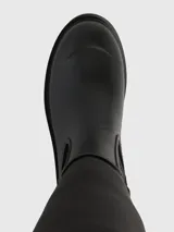 Botas de agua Calvin Klein Jeans negras, de caña alta y suela track. Fabricadas en goma y neopreno.