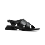 Sandalia de cuero negra con tiras cruzadas y hebilla lateral.