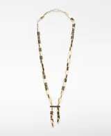 Collar largo dorado con piezas metálicas cuadradas y cierre de mosquetón.