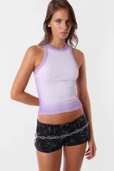 Top de morley color lila, con cuello redondo y sisas anchas.