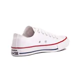 Zapatillas Converse All Star de lona color blanco, de caña baja con suela de goma blanca con detalles en azul y rojo.