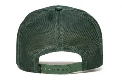 Gorra negra estilo trucker con parche frontal bordado de un oso y el texto 'Murder'.