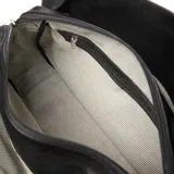 Cartera tipo shopper grande de cuero color negro, con doble asa de hombro y logo metálico en el frente.