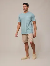 Bermuda azul de algodón y lino con cordón en la cintura.