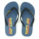 Ojotas azules con suela texturizada y tiras negras con logo de Rip Curl.