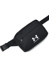 Riñonera negra con logo Under Armour estampado en blanco. Cuenta con correa ajustable con hebilla y bolsillo frontal con cierre.