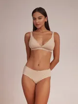 Soutien halter blanco de algodón con breteles finos y detalle de puntilla en escote y breteles.