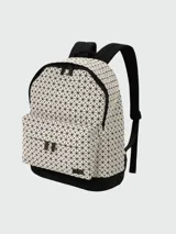 Mochila de PVC con estampado geométrico en blanco y negro, con correas y base en negro.