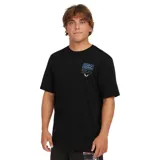 Remera negra de manga corta con estampado en el pecho con el logo de la marca y texto en color celeste.