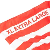 Toalla de playa roja con una franja horizontal blanca con la inscripción "XL EXTRA L".