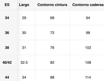 Minifalda marrón con bordados de lentejuelas y cuentas plateadas y blancas formando motivos florales y geométricos. Tiene flecos de cuentas en el ruedo.