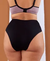 Bombacha de tiro alto de Lycra, con fundillo de algodón 100%.