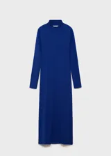 Vestido midi azul eléctrico de tejido de punto fino con cuello perkins y manga larga. Diseño entallado y evasé, sin cierre ni forro interior.