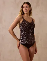 Tankini estampado marca Club del Sol. Musculosa con frunce en el escote, copa armada con sujetador interno y forro interno.