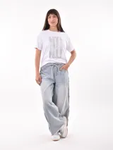 Remera color ladrillo con estampado de olas y texto "Waves of Life" en blanco.