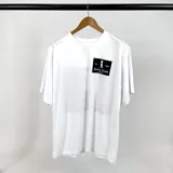 Remera oversize de algodón 100% color blanco, con estampado en el pecho y la espalda en negro.