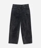 Pantalón masculino de jeans azul oscuro con efecto lavado, corte super baggy, cintura con trabillas, cierre tradicional, bolsillos y detalles de desgaste.