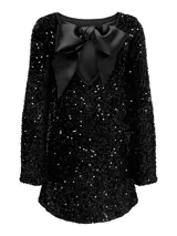 Minivestido negro con lentejuelas y mangas largas.