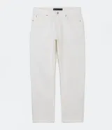 Pantalón de hombre color blanco, de corte recto, con bolsillos delanteros y traseros.