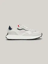 Zapatillas de estilo running Tommy Jeans color blanco, con detalles en azul marino y rojo.