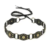 Cinto negro de cuero con apliques dorados y lazos para atar.