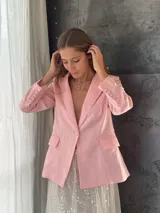 Blazer amarillo de lino con forro de algodón, corte sastrero, botones forrados y confección artesanal.