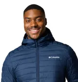 Campera Columbia con capucha, color verde oliva en la parte superior y gris claro en la parte inferior. Cuenta con cierre frontal, bolsillos laterales con cierre y logo de la marca en el pecho.