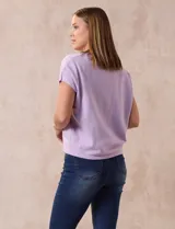 Buzo tejido color lila, marca Ninety. Escote en V. Calado en escote y delantera.