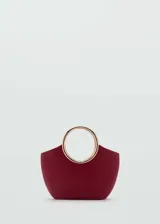 Bolso pequeño color borgoña con doble asa de mano circular dorada y correa larga extraíble.