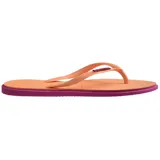 Ojotas Havaianas Slim Point color crema con contorno verde oscuro y logo en las tiras.