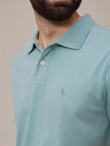 Polo color beige de manga corta con efecto peach.