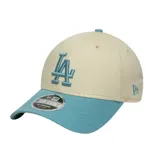 Gorra New Era 9Forty M-Crown de los Los Angeles Dodgers, color beige con visera celeste y logo del equipo bordado en celeste.