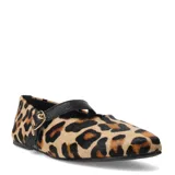 Zapato Bottero de mujer con estampado de leopardo, tira sobre el empeine con hebilla dorada y punta ovalada.