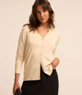 Cardigan negro de viscosa con escote en V y cierre frontal con botones.