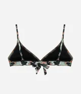 Top de bikini triangular con estampado tie dye en tonos verde, negro y rosa. Tiene base fija, breteles finos ajustables, almohadillas removibles, lazo en la espalda y detalle de costuras contrastantes.