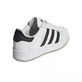 Zapatillas Adidas Superstar XLG blancas con las tres tiras laterales negras y contrafuerte trasero negro.