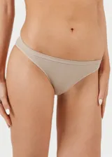 Bombacha vedetina negra de microfibra sin costuras, con fundillo 100% algodón.