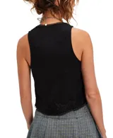 Chaleco negro de inspiración masculina, confeccionado en viscosa, con escote en V y cierre frontal con botones. La parte delantera presenta un diseño de encaje floral superpuesto sobre una base opaca, con un lazo de cinta de satén en el centro del escote.