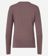 Suéter de punto color verde, con cuello barco, mangas largas y textura acanalada.