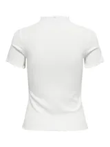 Camiseta blanca de punto acanalado, con cuello Perkins y mangas cortas con borde ondulado.