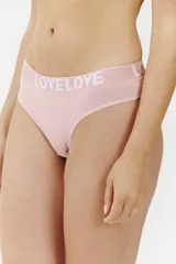 Colaless rosa, confeccionada en tela de algodón con elastano, con banda elástica en la cintura que dice 'LOVE'.